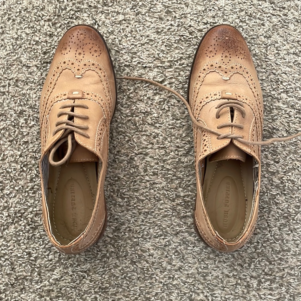 Hush Puppies. Oxfords. Size 8. Worn once. Leather